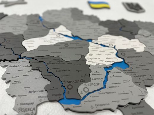 БАГАТОШАРОВА МАПА УКРАЇНИ З РІЧКАМИ ТА ЦІКАВИМИ ПОЗНАЧКАМИ, СІРА
